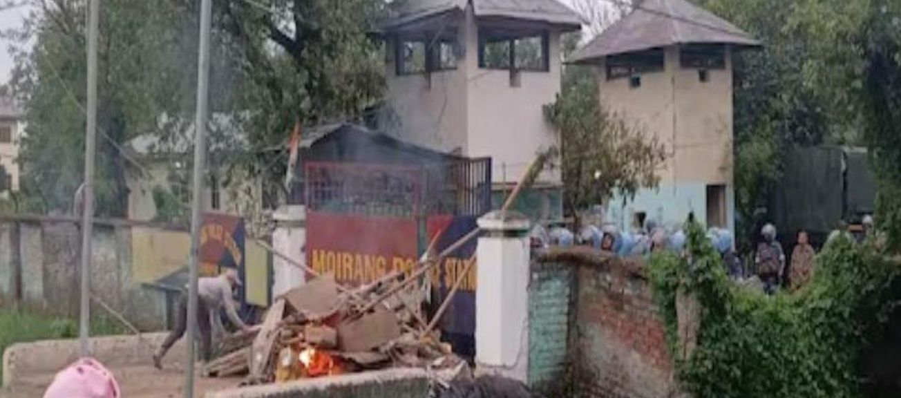 মণিপুরে ভয়াবহ বিস্ফোরণে দুই শিশুর মৃত্যু, ৫ জেলায় ইন্টারনেট বন্ধ; উত্তপ্ত বিষ্ণুপুরে কারফিউ!