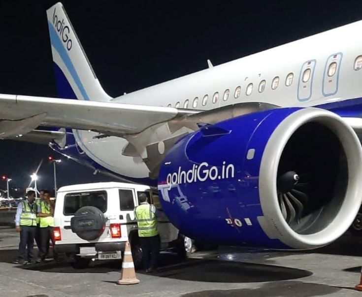 কলকাতা বিমানবন্দরে বড়সড় দুর্ঘটনা এড়াল ইন্ডিগো, পার্ক করা বিমানে ধাক্কা ক্যাটারিং ট্রাকের!