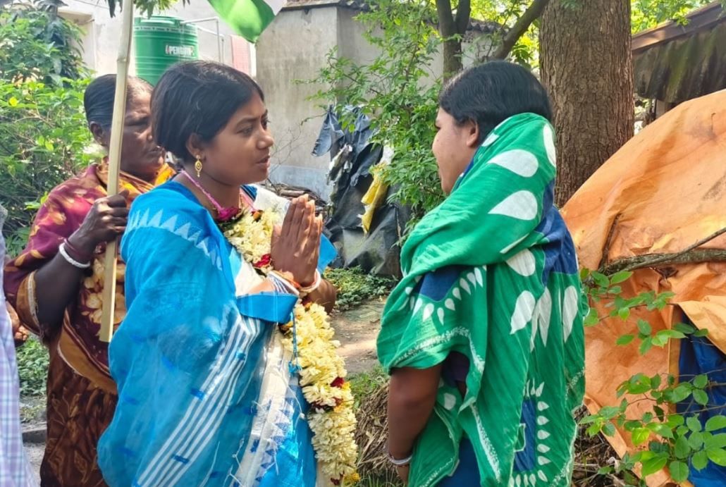 ১৫ বছরের উন্নয়নকে সামনে রেখে গোবিন্দপুরে ঘরে ঘরে প্রচারে ঘাটাল বিধানসভায় প্রার্থী শ্যামলী সর্দ্দার!