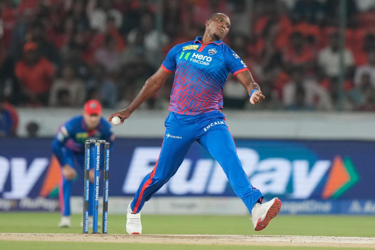 ক্যাচ নিতে গিয়ে ভয়ংকর পরিণতি! হাসপাতালে ভর্তি দক্ষিণ আফ্রিকার তারকা পেসার Lungi Ngidi