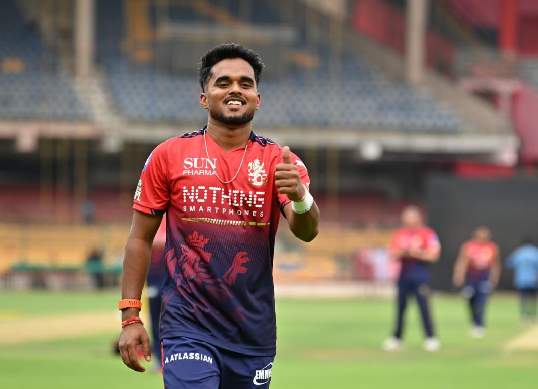 দারিদ্র্যকে হারিয়ে IPL মঞ্চে মঙ্গেশ যাদব, ট্রাক ড্রাইভারের ছেলে আজ কোহলিদের দলে!