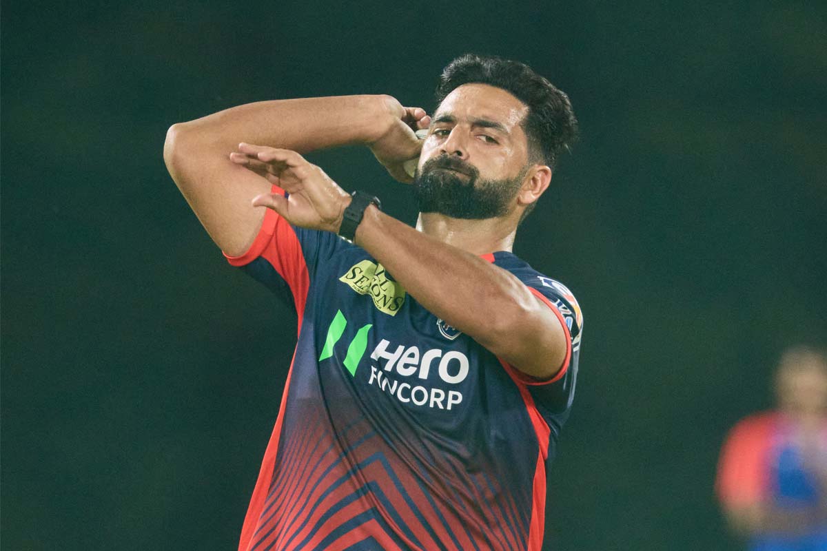 ডেল স্টেনকে দেখে স্বপ্ন, ইরফান পাঠানের ছোঁয়ায় আইপিএলে ঝড়— ৮.৪ কোটির দিল্লির আকিব নবি এখন  চর্চার কেন্দ্র!