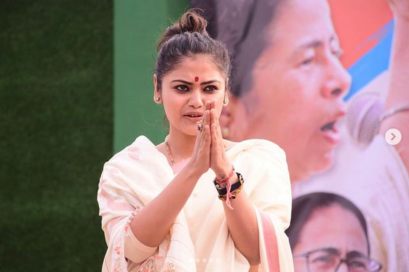 চন্দ্রকোনা বিধানসভার তৃণমূল কংগ্রেসের প্রার্থী সূর্যকান্ত দোলই সমর্থনে রোড শো সায়নী ঘোষের।