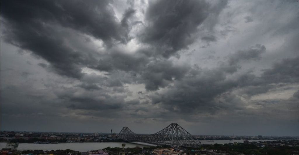 রবিবার থেকেই কালবৈশাখীর প্রত্যাবর্তন, দক্ষিণবঙ্গের ৬ জেলায় ৬০ কিমি বেগে ঝড়ের সতর্কতা, স্বস্তি পাবে কলকাতাও