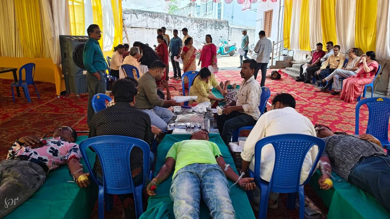 প্রয়াত রবীন্দ্রনাথ চ্যাটার্জীর স্মৃতিতে সপ্তম বর্ষের "মানবতার বার্তা" রক্তদান শিবির!