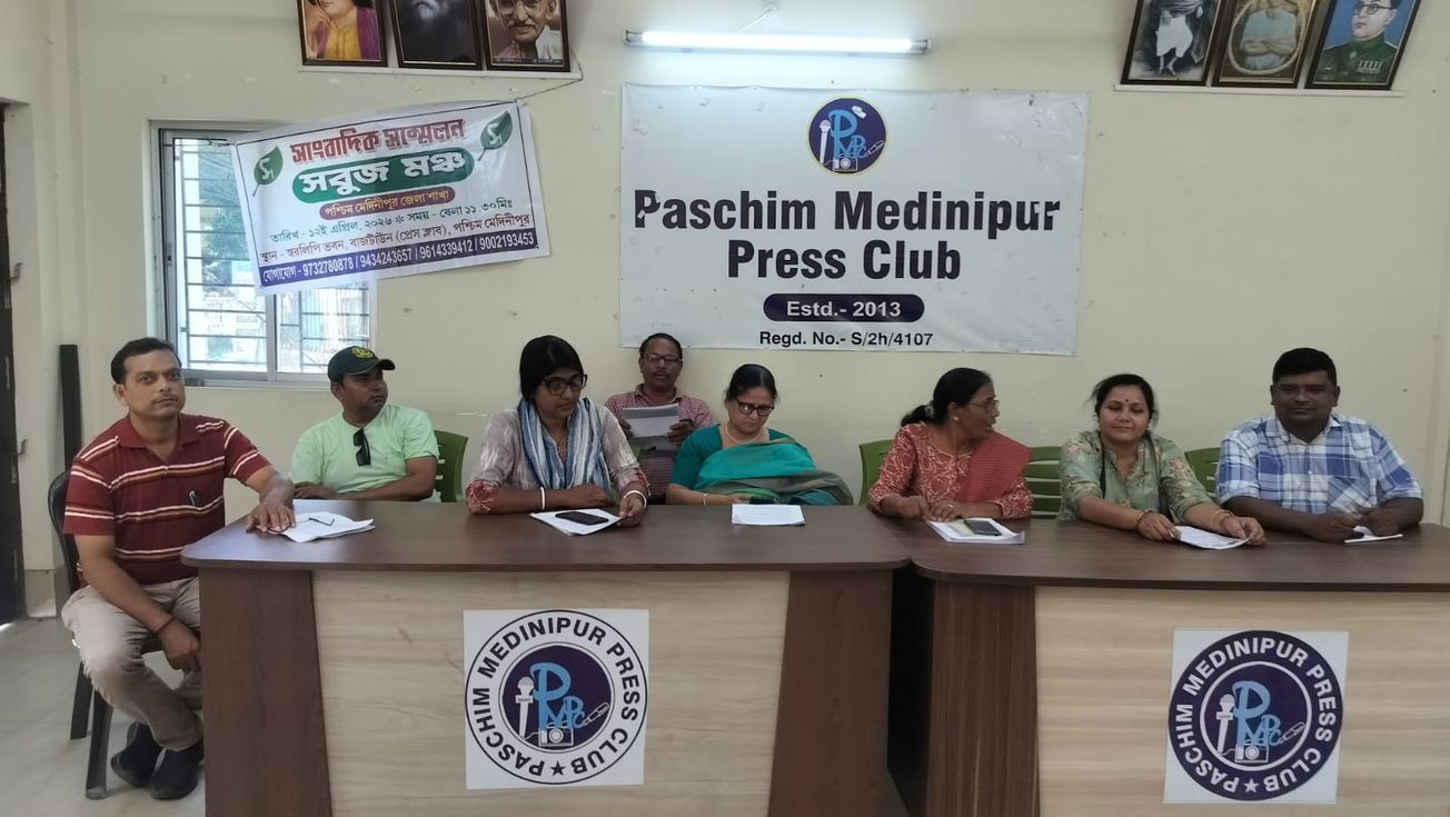 পরিবেশ রক্ষার বার্তা দিয়ে বিভিন্ন রাজনৈতিক দল ও প্রার্থী দের স্মারক লিপি দিলো সবুজ মঞ্চ!