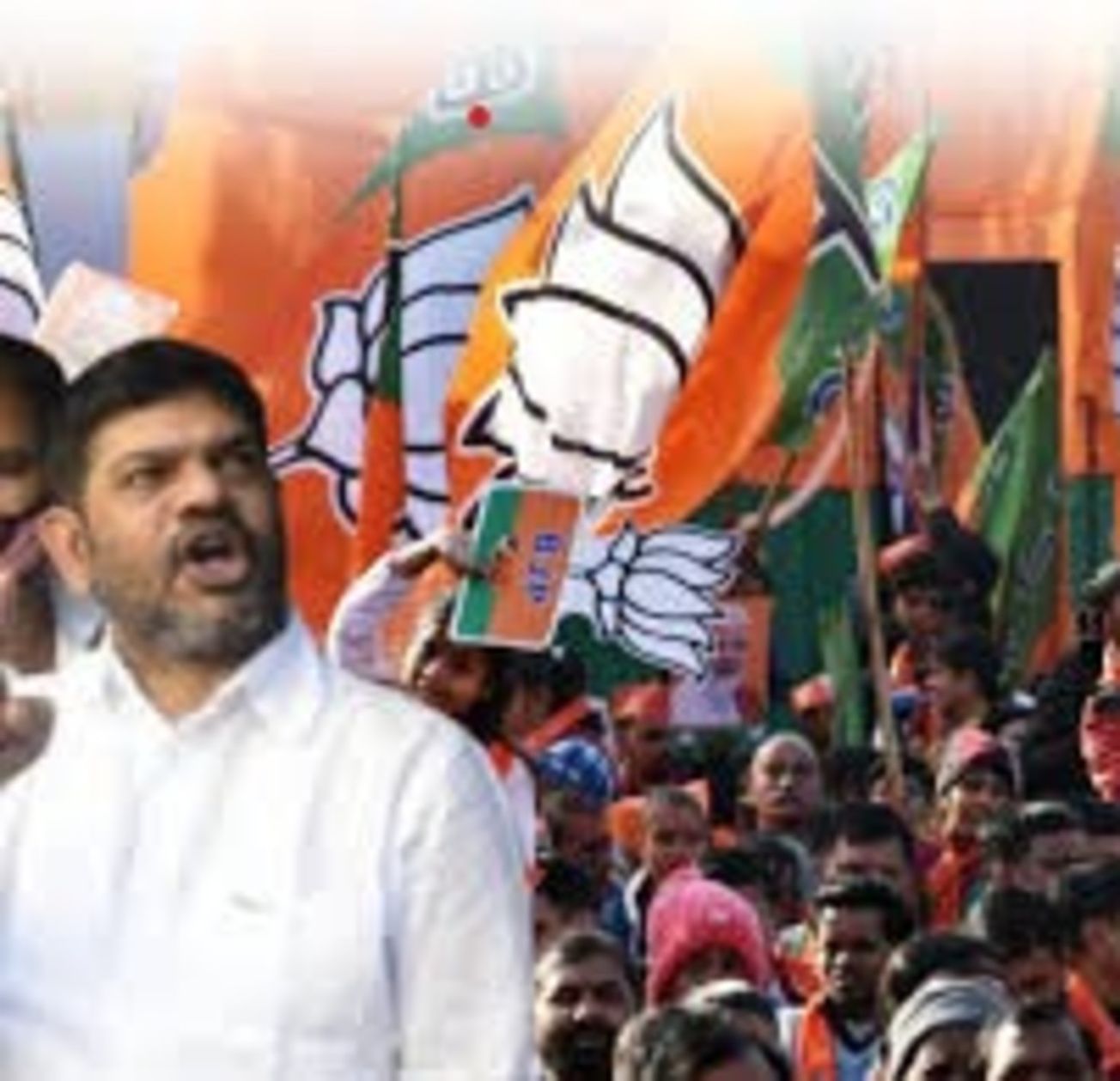 “পুলিশের রিভলভার কেড়ে নেওয়ার চেষ্টা! একবালপুরকাণ্ডে এফআইআরে বিজেপি প্রার্থী রাকেশ”