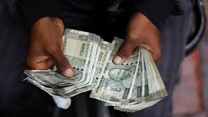 অষ্টম পে কমিশনে বড় সুখবর? ন্যূনতম বেতন ₹৬৯,০০০ করার দাবি, নজরে কেন্দ্র