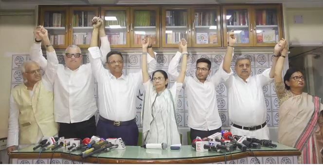 ‘আমি মুক্ত বিহঙ্গ, রাস্তায় নেমেই লড়ব’—ফলাফলের পর বিস্ফোরক মমতা বন্দ্যোপাধ্যায়, ইস্তফা নয় স্পষ্ট বার্তা!