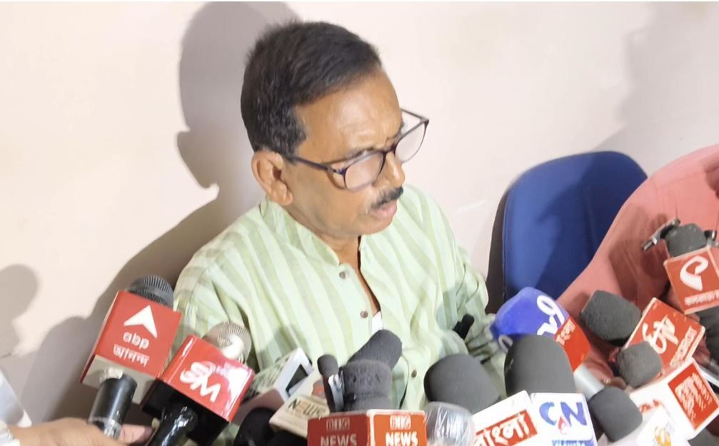 ভোট-পরবর্তী অশান্তিতে আতঙ্কিত জেলা, অভিযোগ নিয়ে প্রশাসনের দ্বারস্থ দিনেন রায়!