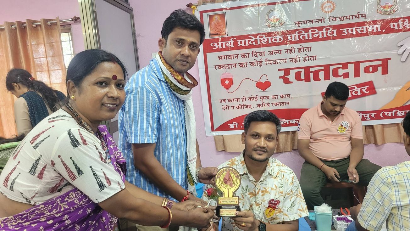 রক্তদান শিবিরে সাড়া মেদিনীপুর ডি এ ভি স্কুলে, অংশ নিলেন শিক্ষক-শিক্ষার্থীরা!