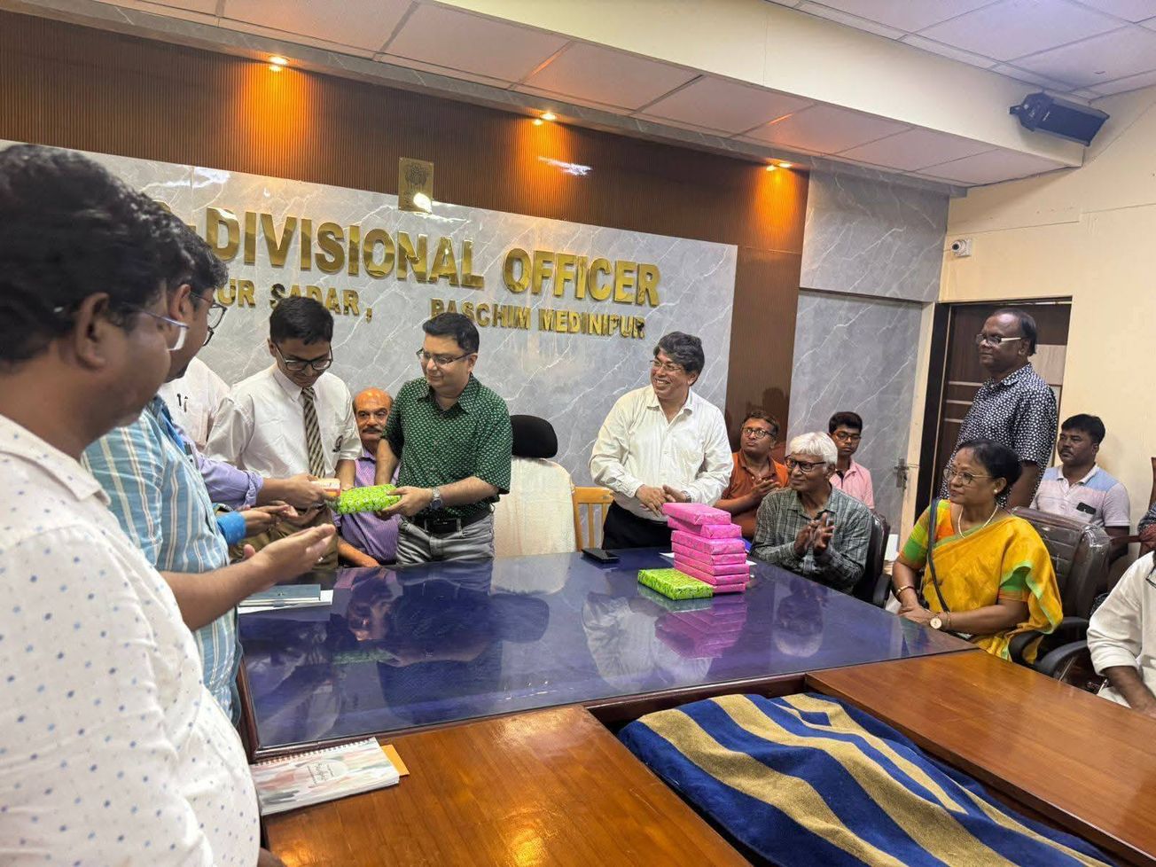 উচ্চমাধ্যমিকে কৃতীদের সংবর্ধনা মেদিনীপুর সদর মহকুমা প্রশাসনের!