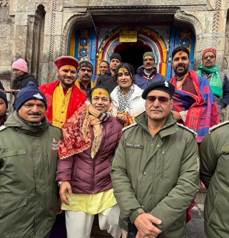 কেদারনাথে পূজা-অর্চনায় মগ্ন কৈলাশ খের, তীর্থব্যবস্থাপনায় মুগ্ধ গায়ক!