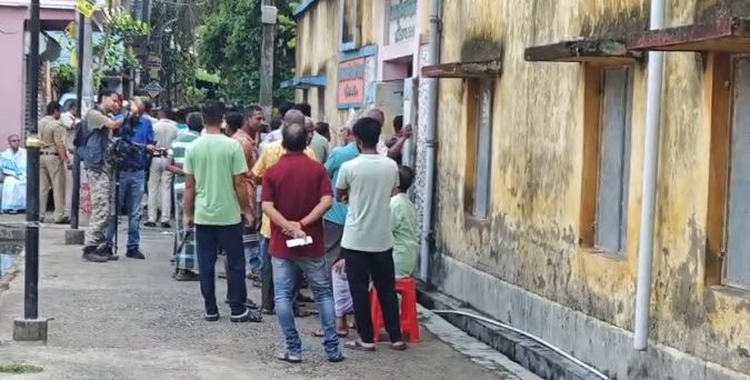 দক্ষিণ ২৪ পরগনায় পুনর্নির্বাচনে ভোর থেকেই ভিড়, কড়া নিরাপত্তায় শান্তিপূর্ণ ভোটগ্রহণ!