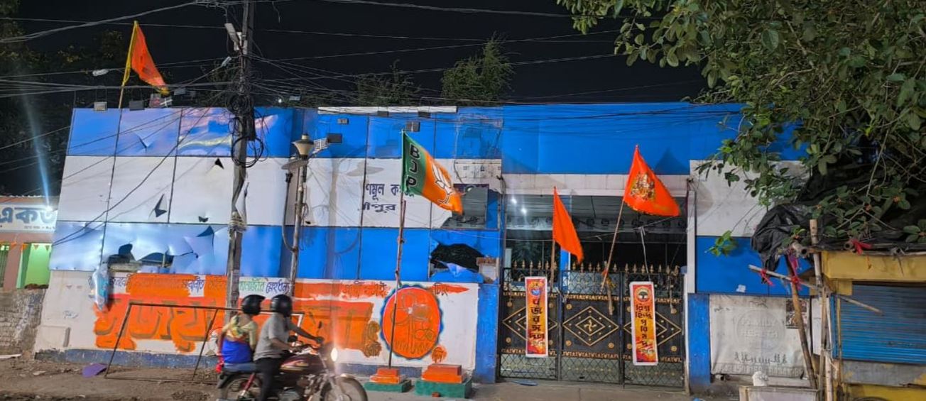 মেদিনীপুরে জয়ের পরই উত্তপ্ত রাজনীতি! তৃণমূলের কার্যালয় দখলের অভিযোগে কাঠগড়ায় বিজেপি!