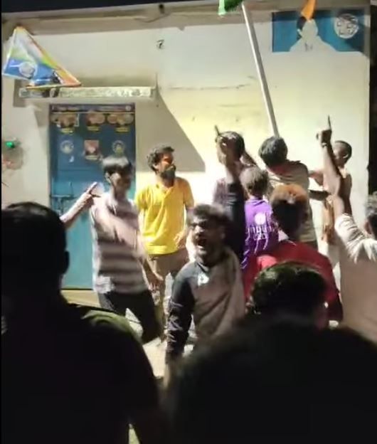 খড়্গপুরে উত্তেজনা চরমে! তৃণমূলের একাধিক কার্যালয়ে ভাঙচুর-দখলের অভিযোগ!