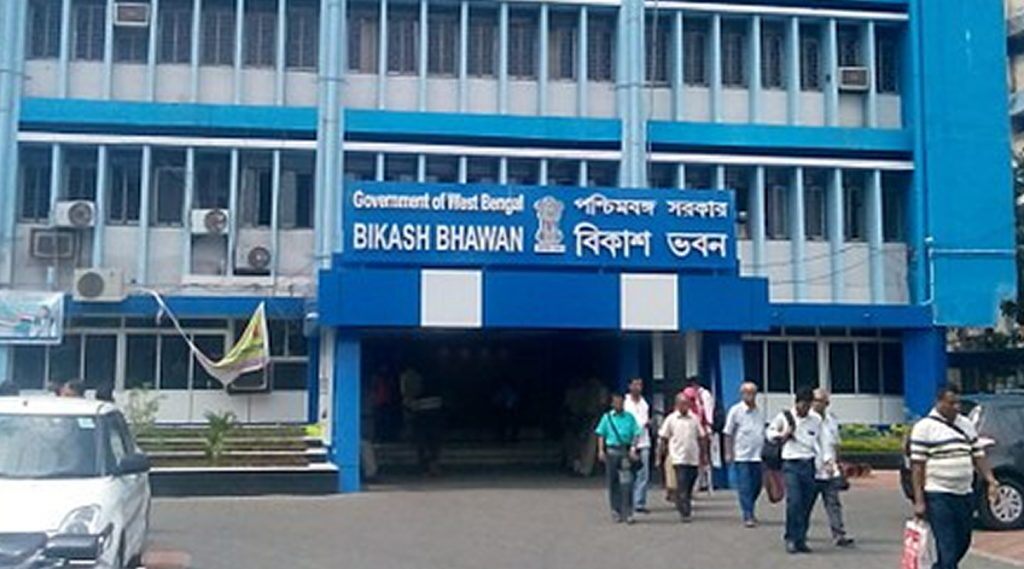 অযোগ্য চাকরিহারাদের সুদ-সহ বেতন ফেরতের নির্দেশ শিক্ষা দপ্তরের!