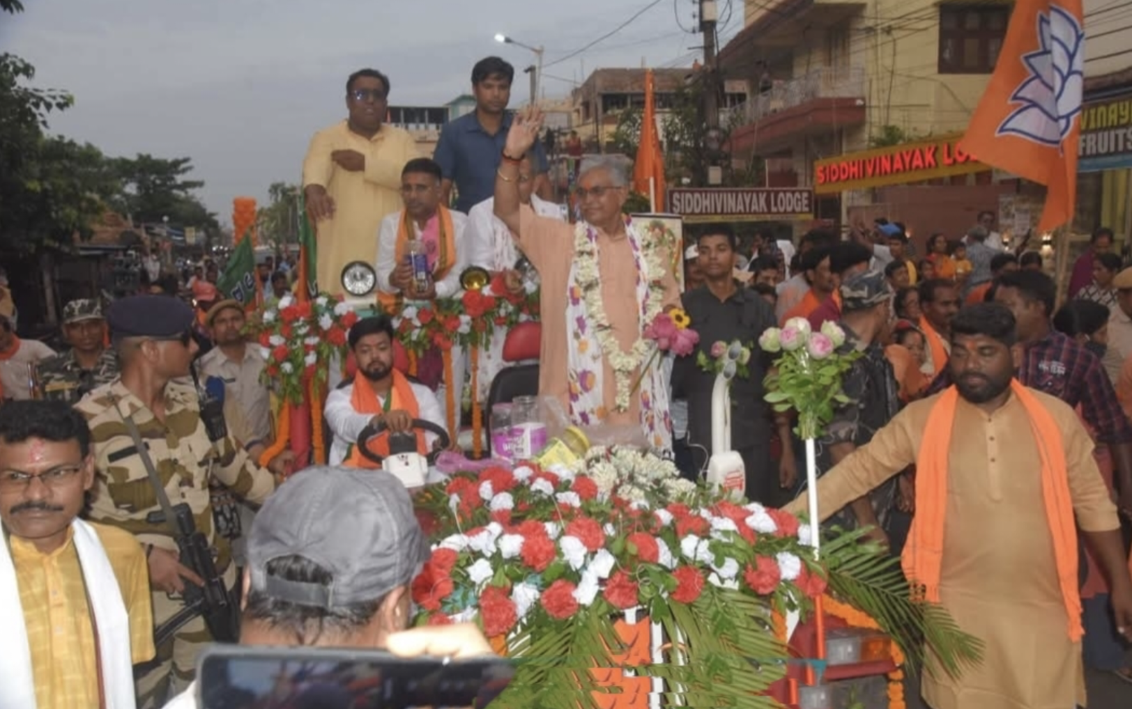 মন্ত্রীত্বের শপথের পর খড়গপুরে দিলীপ ঘোষের বিশাল বিজয় মিছিল!