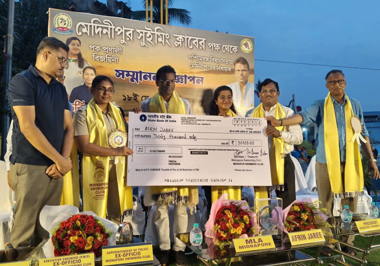 মেদিনীপুর সুইমিং ক্লাবের সংবর্ধনায় আবেগঘন আফরিন, লক্ষ্য এবার ক্যাটালিনা চ্যানেল!