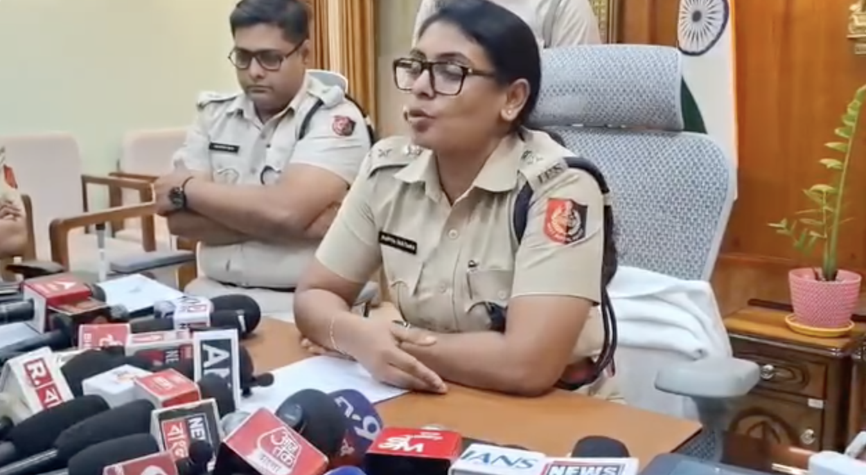 ‘লক্ষ্মীর ভাণ্ডার’ বিতর্কে ফের চাঞ্চল্য, চন্দ্রকোণা থেকে তৃণমূল নেতার গ্রেপ্তারকে ঘিরে তীব্র রাজনৈতিক তরজা!