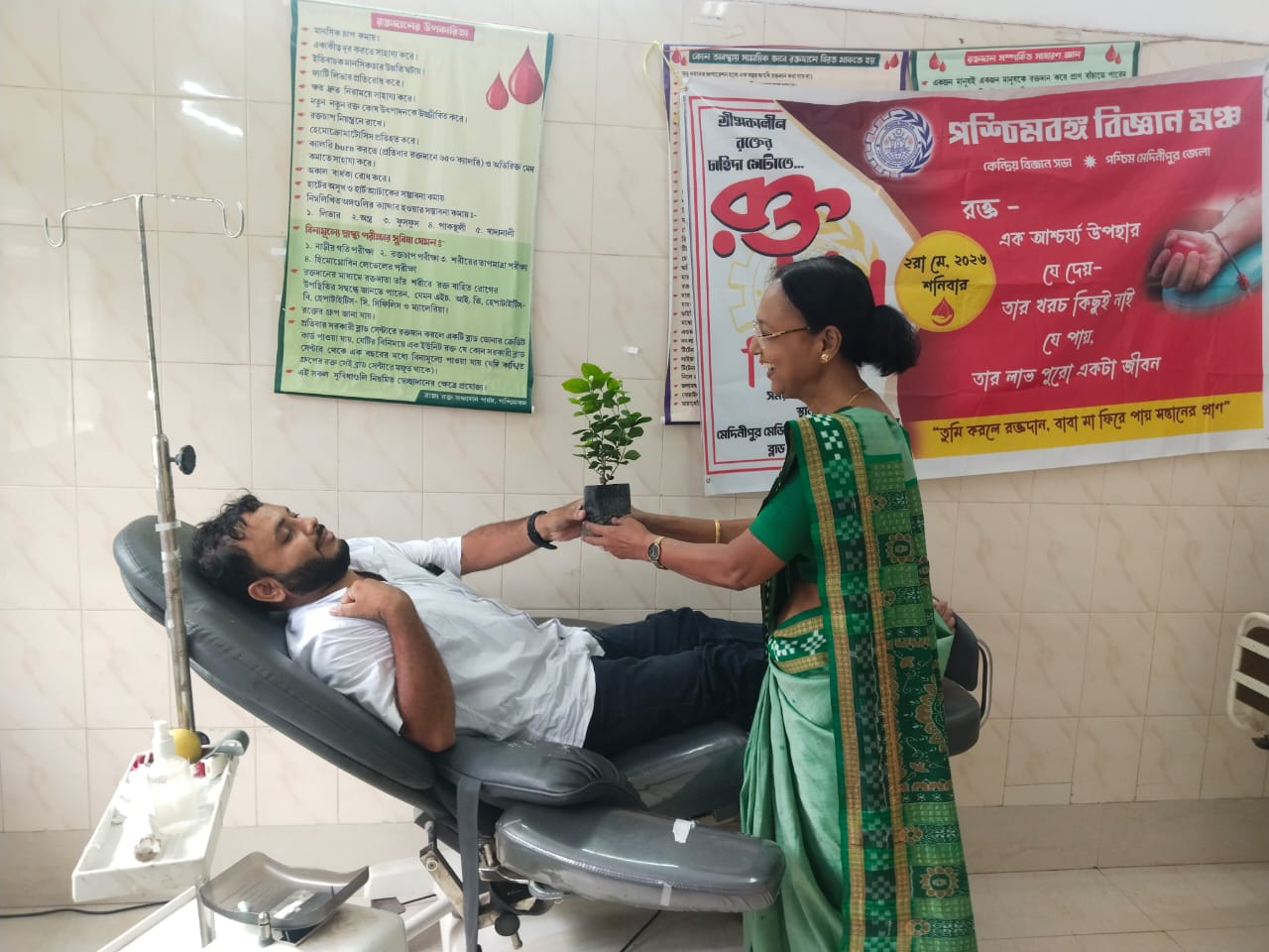 গ্রীষ্মের দাবদাহে রক্তের সংকট, মেদিনীপুরে মানবিক উদ্যোগে এগিয়ে এল বিজ্ঞান মঞ্চ