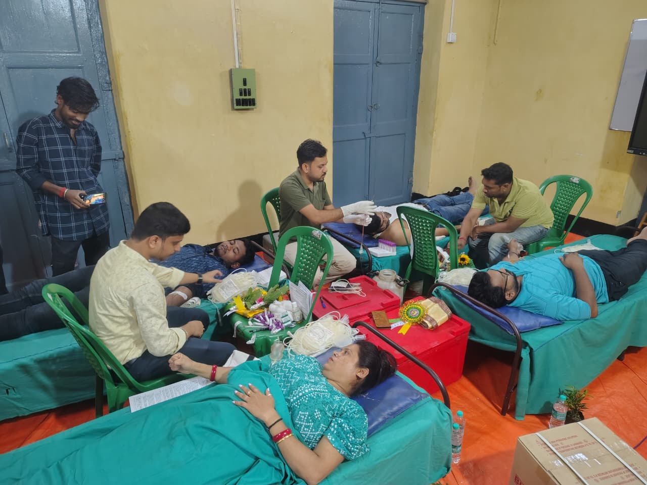 রবীন্দ্র স্মরণে রক্তদান শিবির ও কৃতি ছাত্রছাত্রী সংবর্ধনা, ব্যতিক্রমী উদ্যোগ মনোবিকাশের