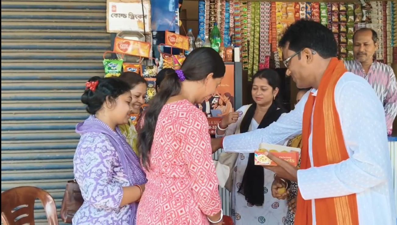বিধানসভায় শপথের আগে মেদিনীপুরবাসীর আশীর্বাদ নিলেন শংকর গুছাইত!