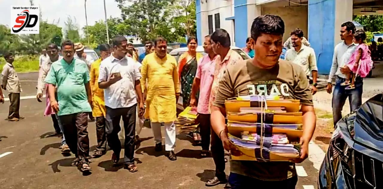 ফাইলভর্তি গাড়ি ঘিরে বিক্ষোভ, পূর্ব মেদিনীপুর জেলা পরিষদে রাজনৈতিক উত্তেজনা