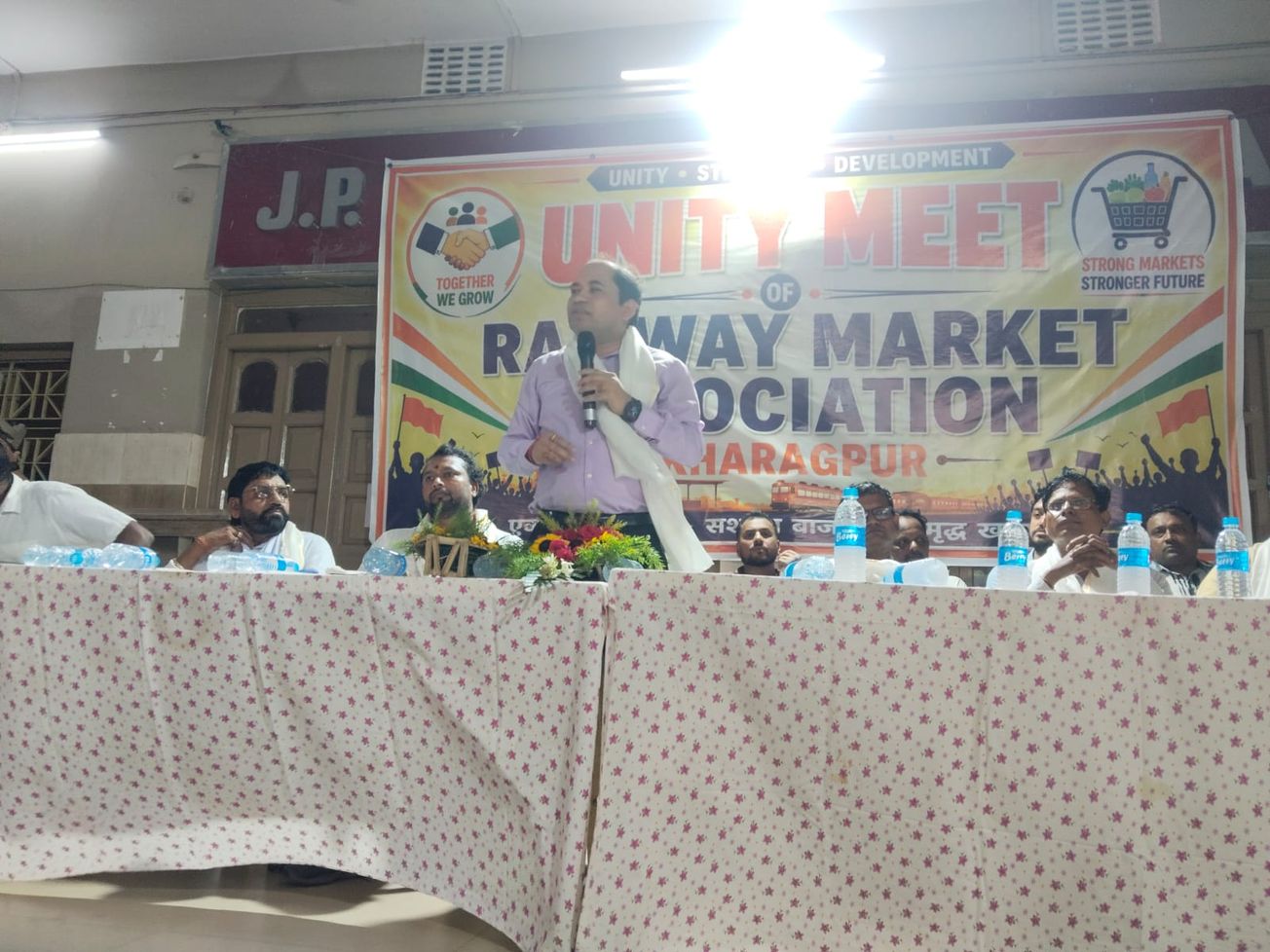 পুরনো ভাড়া ও উন্নত পরিষেবার দাবিতে খড়গপুরে ব্যবসায়ীদের বড় সভা!