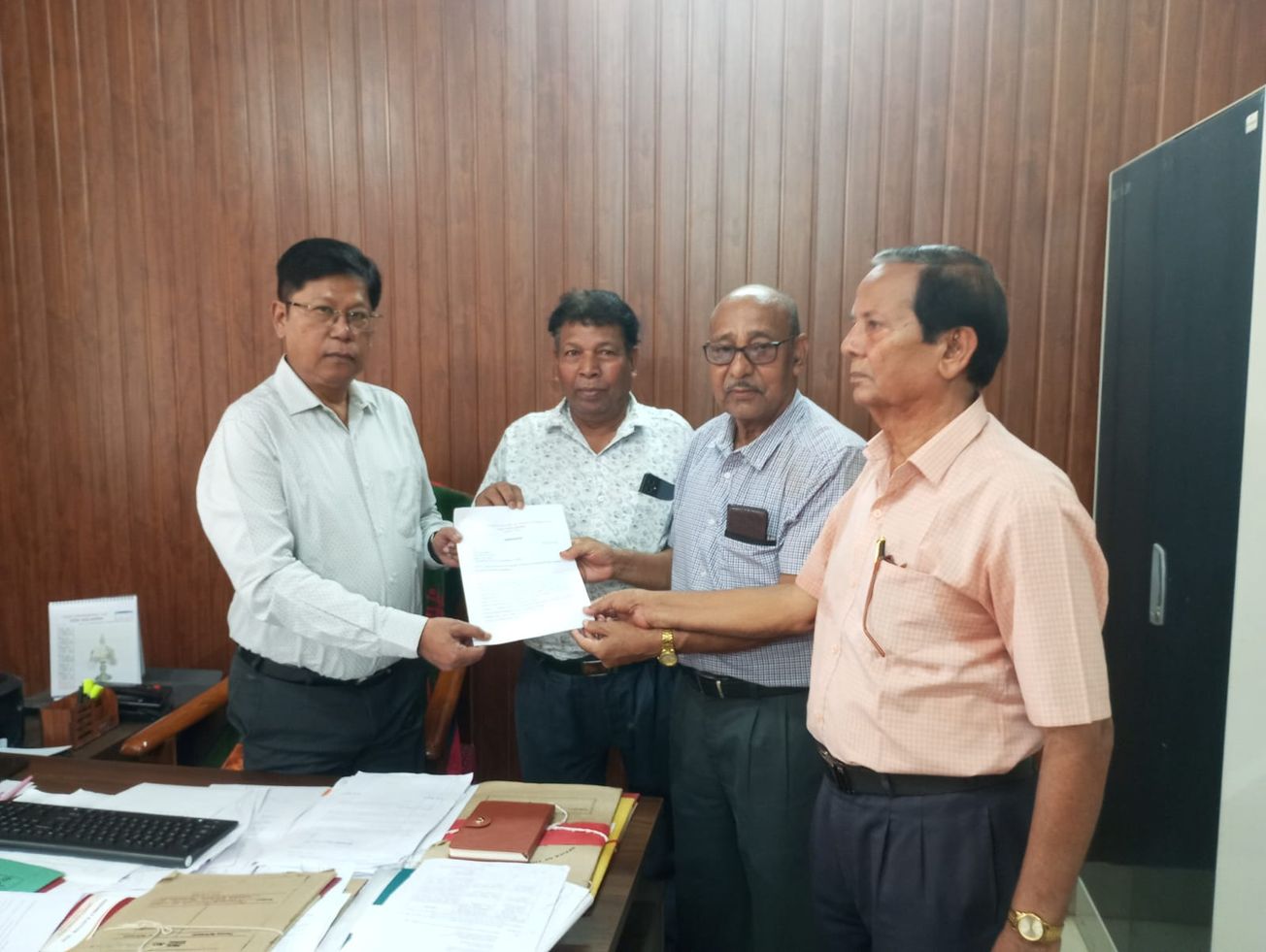 দাম বৃদ্ধির জেরে রাস্তায় SUCI(C), শিলচরে বিক্ষোভ ও মুখ্যমন্ত্রীকে স্মারকপত্র