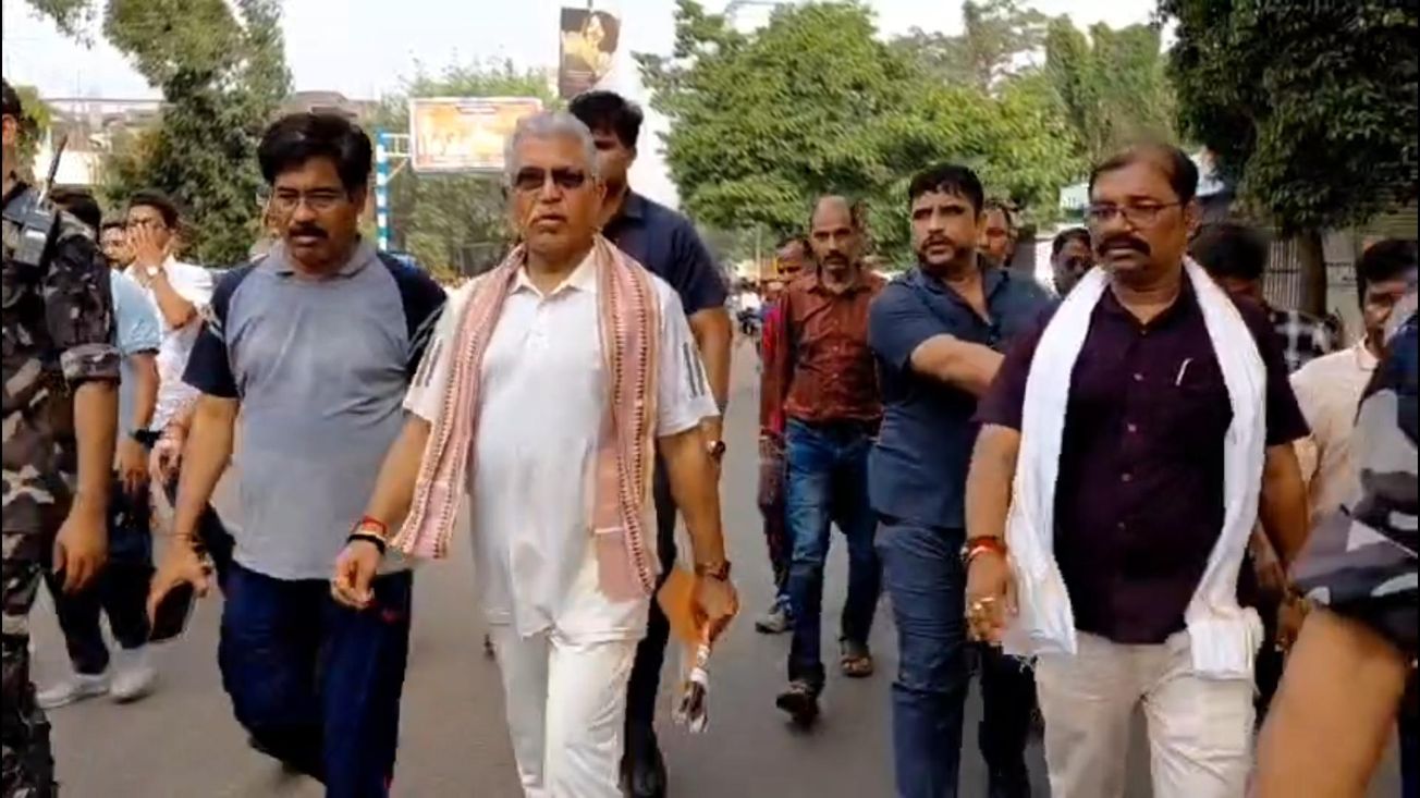 মন্ত্রী হওয়ার পর প্রথম মেদিনীপুর সফরে চা চক্রে দিলীপ ঘোষ!