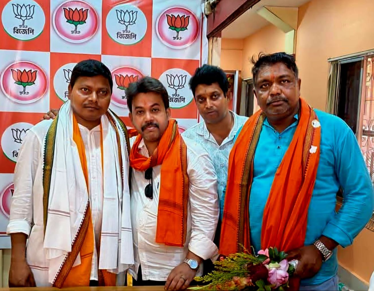 পুজো-পাঠে সূচনা, কর্মীদের ভিড়ে জমজমাট বিজেপির নতুন কার্যালয় উদ্বোধন চন্দ্রকোনা রোডে!