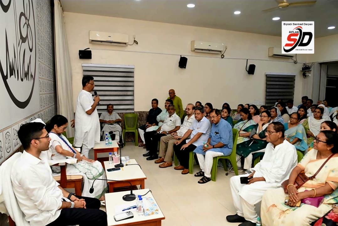 বিজেপির ‘বুলডোজার রাজনীতি’র অভিযোগ, রাস্তায় নামার ডাক মমতার