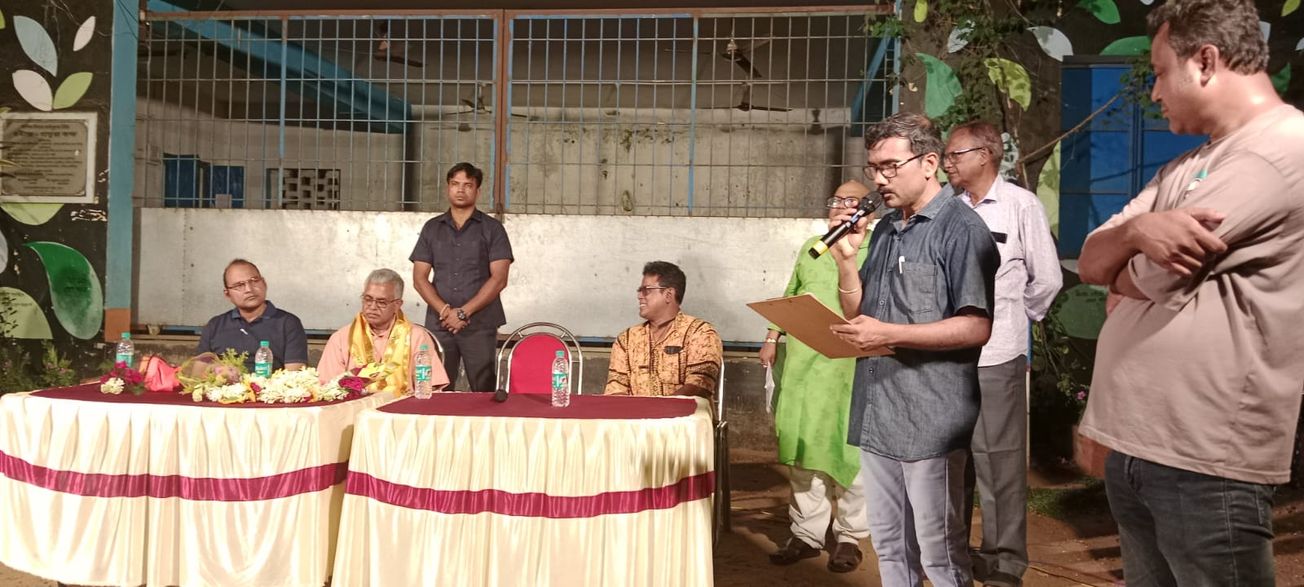 খড়গপুরে অডিটোরিয়ামের দাবিতে দিলীপ ঘোষকে স্মারকলিপি শিল্পী মহলের!