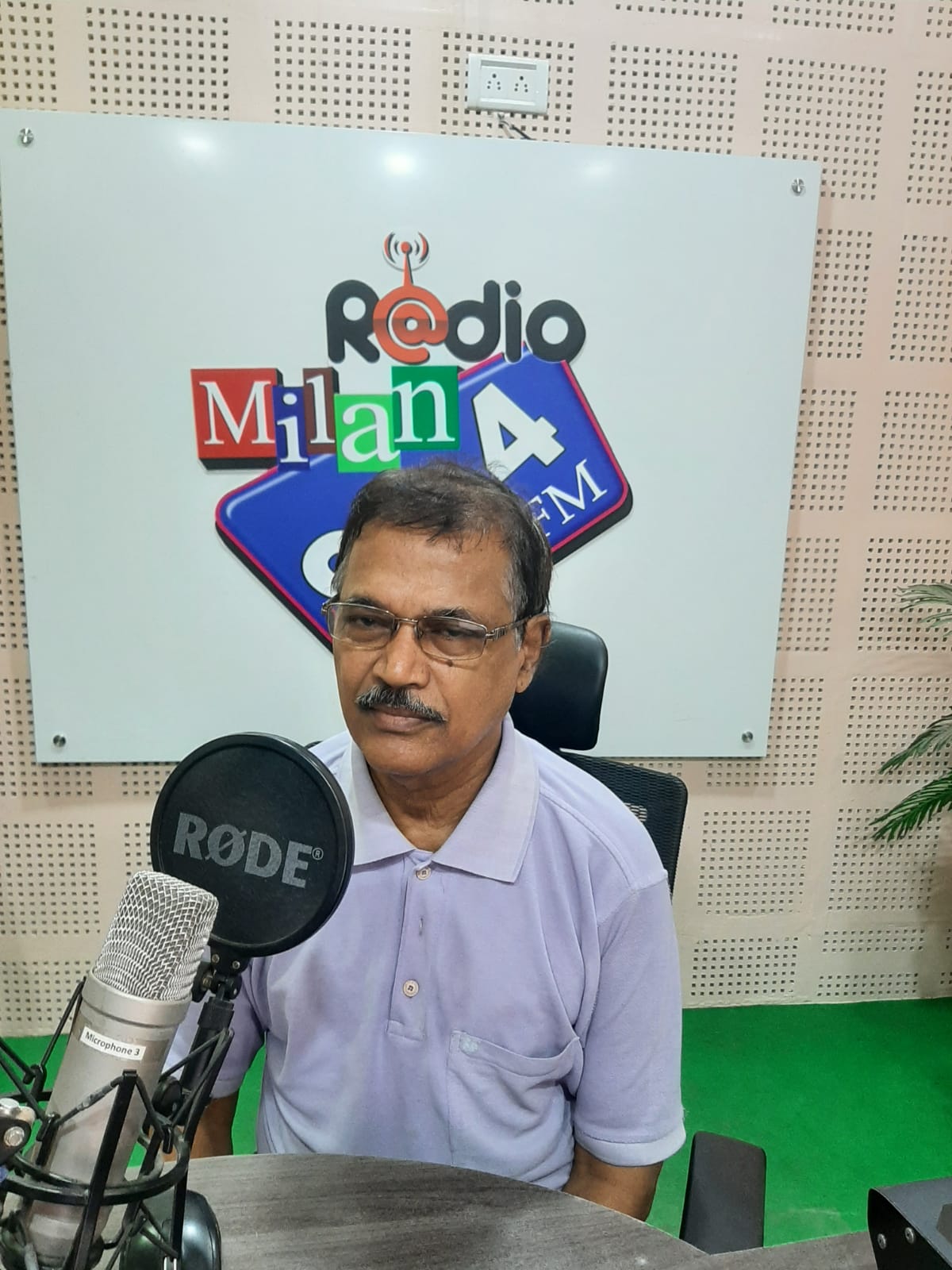 জঙ্গল ও বন্যপ্রাণ রক্ষায় ৫৫০ ঘণ্টার লাইভ সচেতনতা প্রচার, নজির ঝাড়গ্রামের প্রাক্তন বনকর্তার!