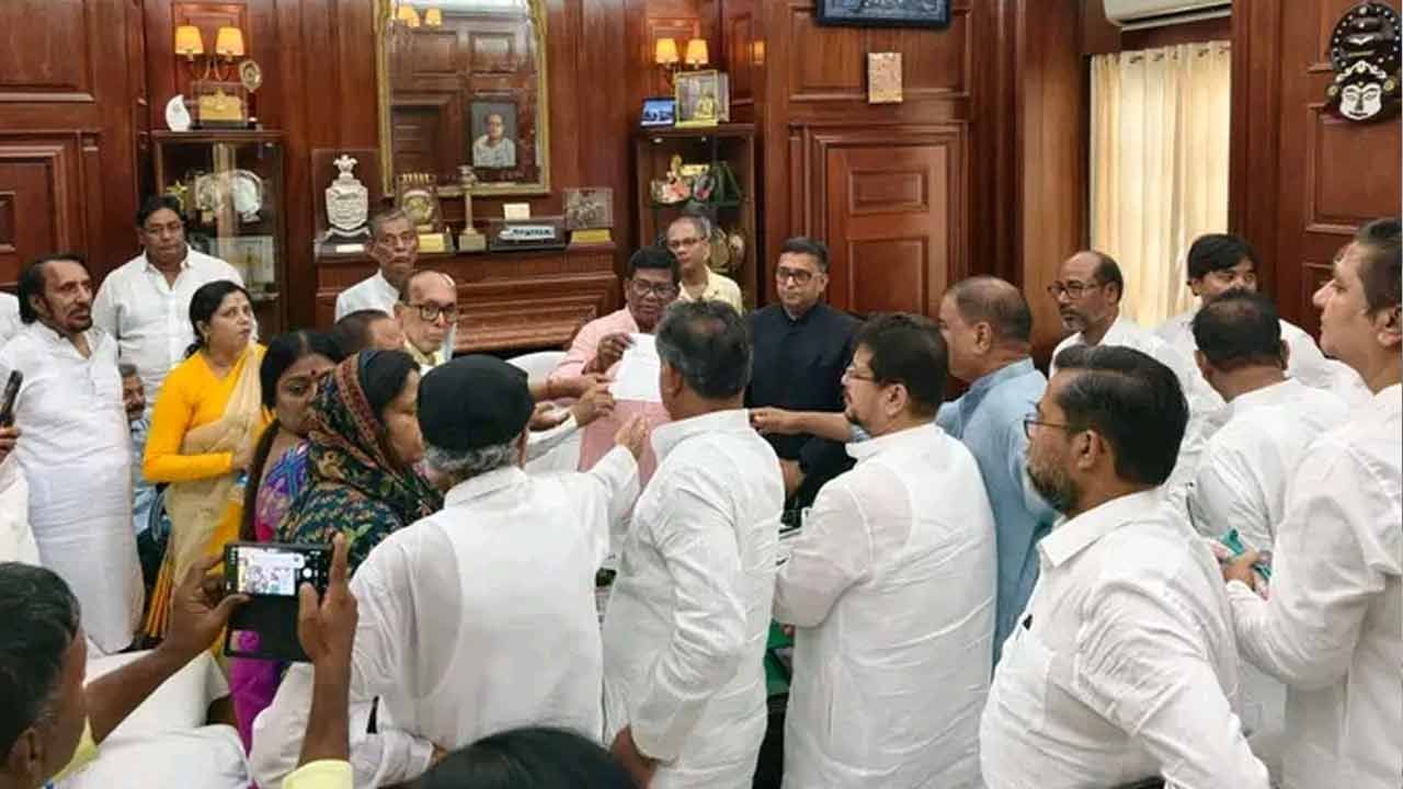 বিধানসভায় বিরোধী দলনেতা পদ নিয়ে নতুন জল্পনা, ঋতব্রতের দাবি ঘিরে রাজনৈতিক চর্চা তুঙ্গে!
