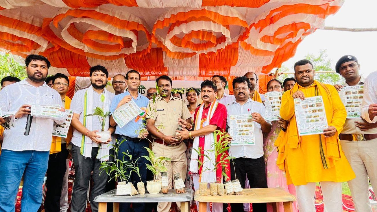 ‘একটি গাছ মায়ের নামে’ কর্মসূচিতে সবুজের বার্তা, নারায়ণগড়ে বিশ্ব পরিবেশ দিবস উদযাপন!