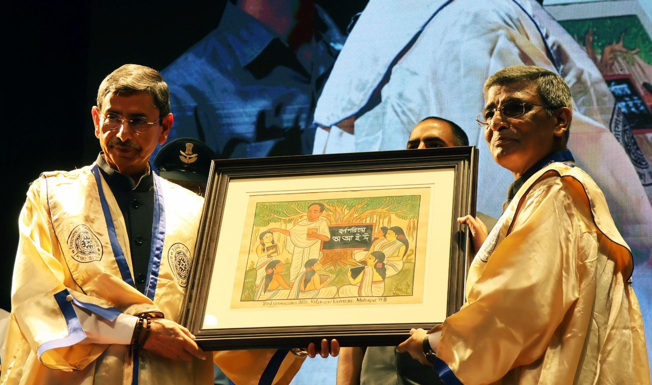 বিদ্যাসাগর বিশ্ববিদ্যালয়ের ২৩তম সমাবর্তন: ৮৯ হাজারেরও বেশি শিক্ষার্থীর হাতে ডিগ্রি, সম্মানিত ৩ বিশিষ্ট ব্যক্তিত্ব!