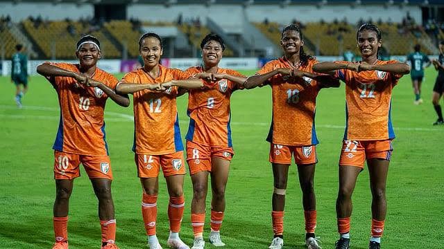 ৩-১ ব্যবধানে বাংলাদেশকে উড়িয়ে সাফ ট্রফি জিতল ভারতীয় মহিলা দল!