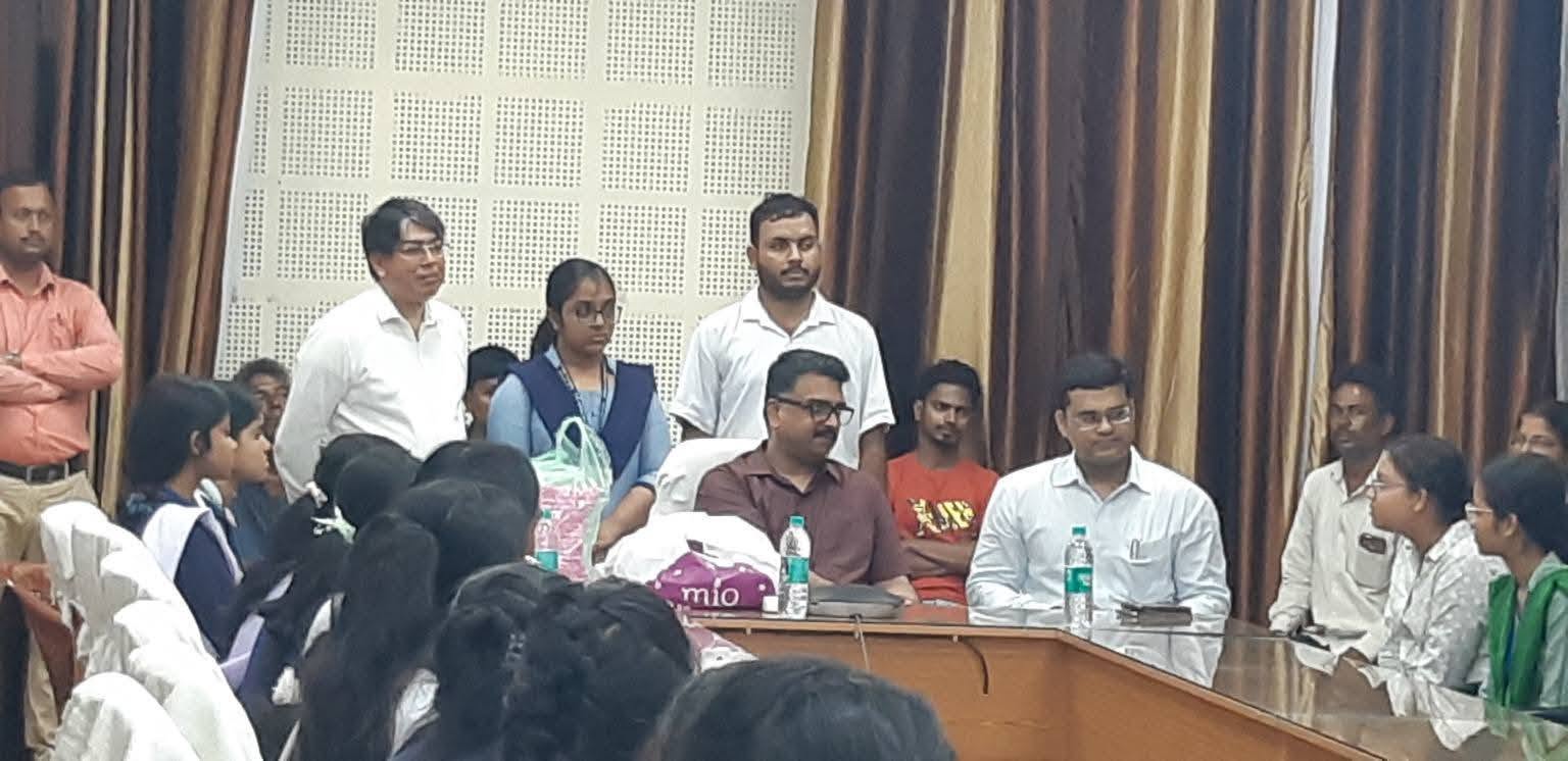 জেলাশাসকের সঙ্গে বিশ্ব পরিবেশ দিবস উদযাপন, পুরস্কার পেল জেলার কৃতী পড়ুয়ারা!