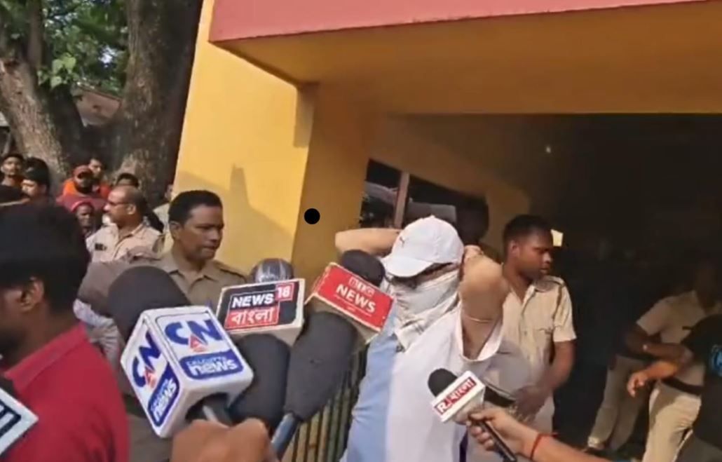 জমি দুর্নীতির তদন্ত চলাকালেই নতুন অভিযোগ, সুজয় হাজরাকে ফের হেফাজতে নিল পুলিশ!