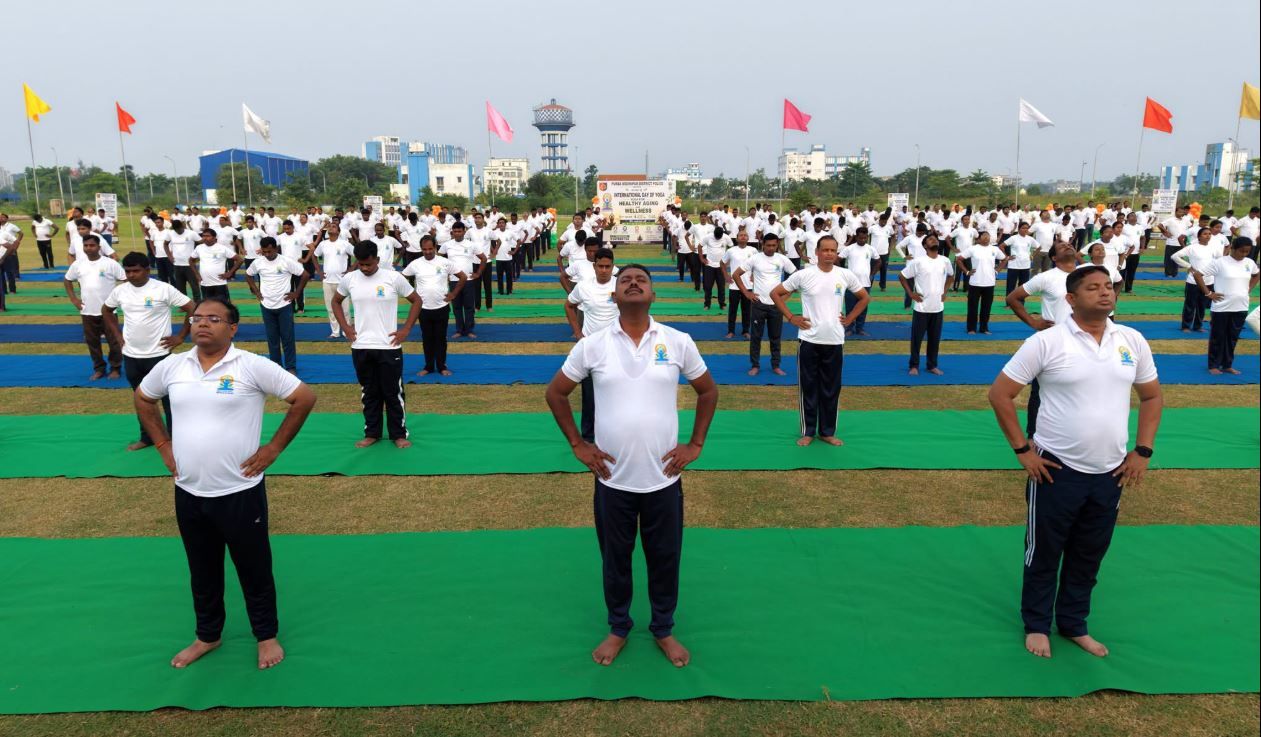 মানসিক চাপমুক্ত কর্মপরিবেশ গড়তে যোগাভ্যাসে জোর পূর্ব মেদিনীপুর জেলা পুলিশের!