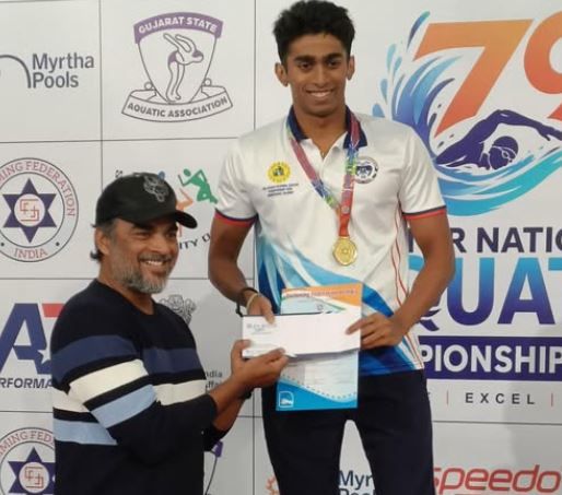 অনীশের দুরন্ত সাঁতার, জাতীয় চ্যাম্পিয়নশিপে সোনার হাসি!