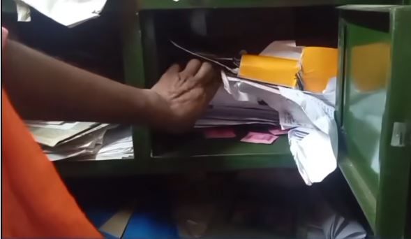বেলপাহাড়ী বিডিও অফিস চত্বরে উত্তেজনা, কন্ডোম উদ্ধারের অভিযোগ ঘিরে শোরগোল!