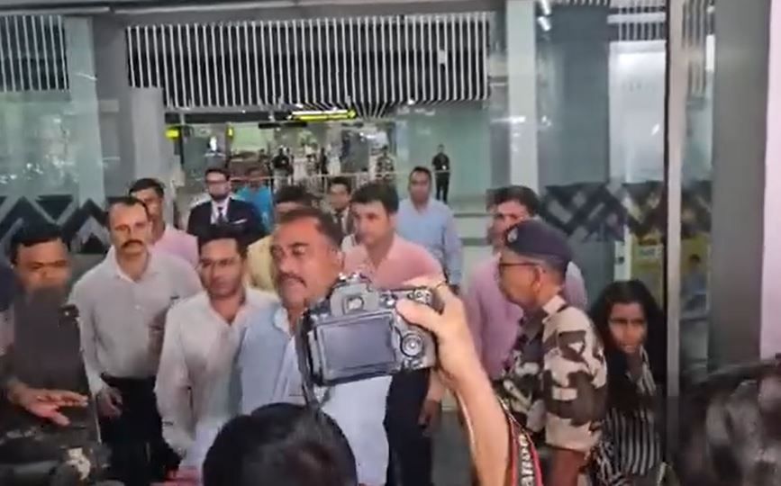 কলকাতায় ফিরতেই সিআইডির নজরে অভিষেক বন্দ্যোপাধ্যায়, তদন্তে সহযোগিতার নির্দেশ আদালতের!