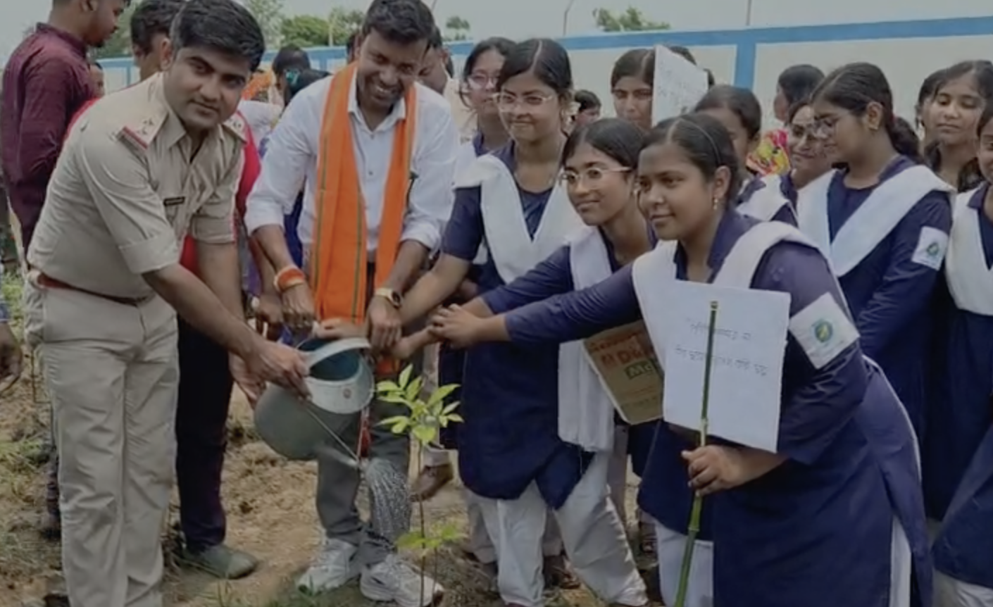 পরিবেশ দিবসে রামজীবনপুরে বৃক্ষরোপণ, মা আহার কেন্দ্রে মাছ-ভাত পরিষেবার সূচনা বিধায়ক সুকান্ত দোলুইয়ের!