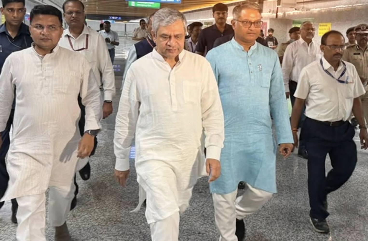 নবান্ন থেকে বড় বার্তা: বুলেট ট্রেন, নতুন মেট্রো ট্রেন ও রেল উন্নয়নে নজিরবিহীন বিনিয়োগ!