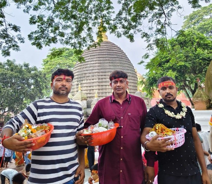 বিধায়কদের মঙ্গল কামনায় অসমের কামাখ্যা দেবীর মন্দিরে পুজো দিলেন বিজেপির সক্রিয় কর্মীরা!