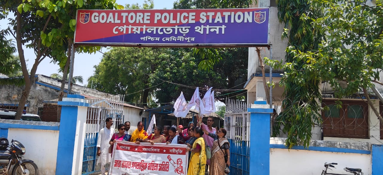 গোয়ালতোড়ে ধর্ষণের চেষ্টার অভিযোগে উত্তাল এলাকা, থানার সামনে বিক্ষোভ ও ঘেরাও!