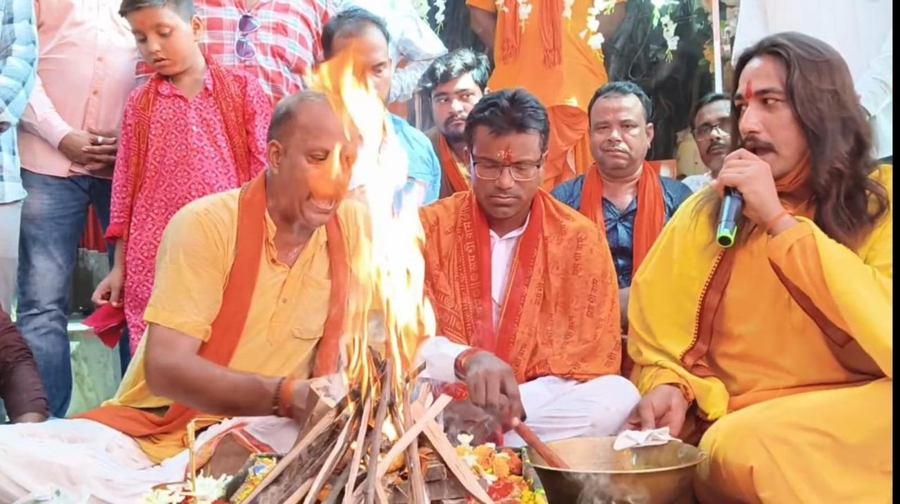 মোদীর ঐতিহাসিক নজির উপলক্ষে মেদিনীপুরে বিশেষ পূজা-যজ্ঞ, উপস্থিত বিধায়ক শংকর গুছাইত!